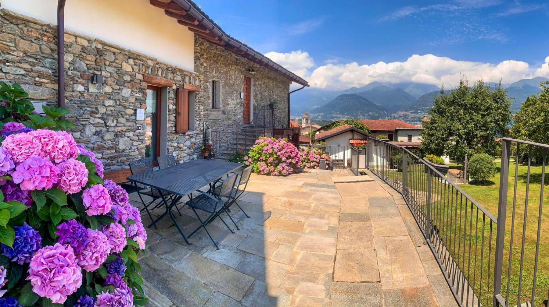 Villa La Volta - Molino Maufet Mühle - Patio on the garden Colico Exterior foto